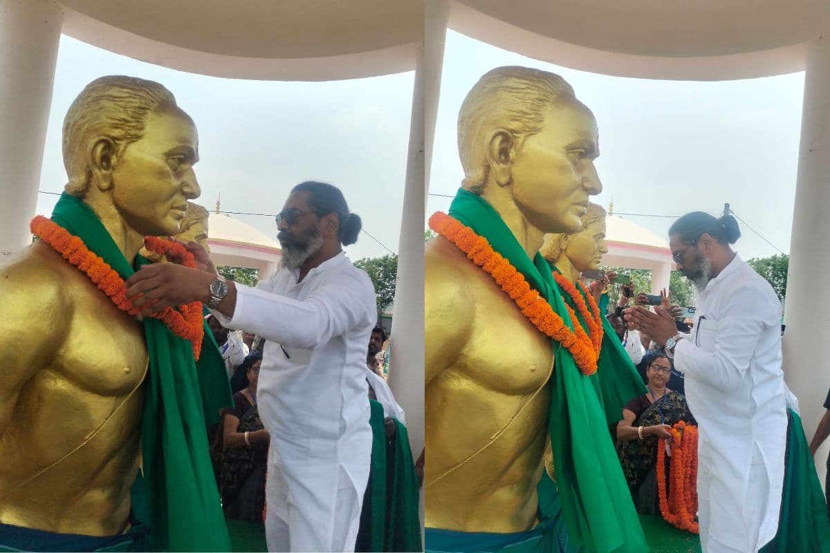 भोगनाडीह में सीएम हेमंत सोरेन ने सिदो-कान्हू की प्रतिमा पर किया माल्यार्पण, वंशजों से की मुलाकात