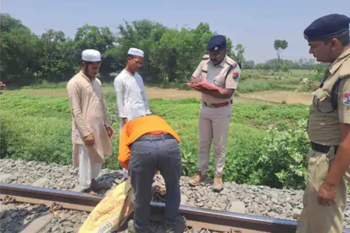 मोतिहारी में मदरसा के दो छात्र रेलवे ट्रैक से पेंडुलम निकालते धराए, RPF ने पकड़ा, क्या था इरादा?