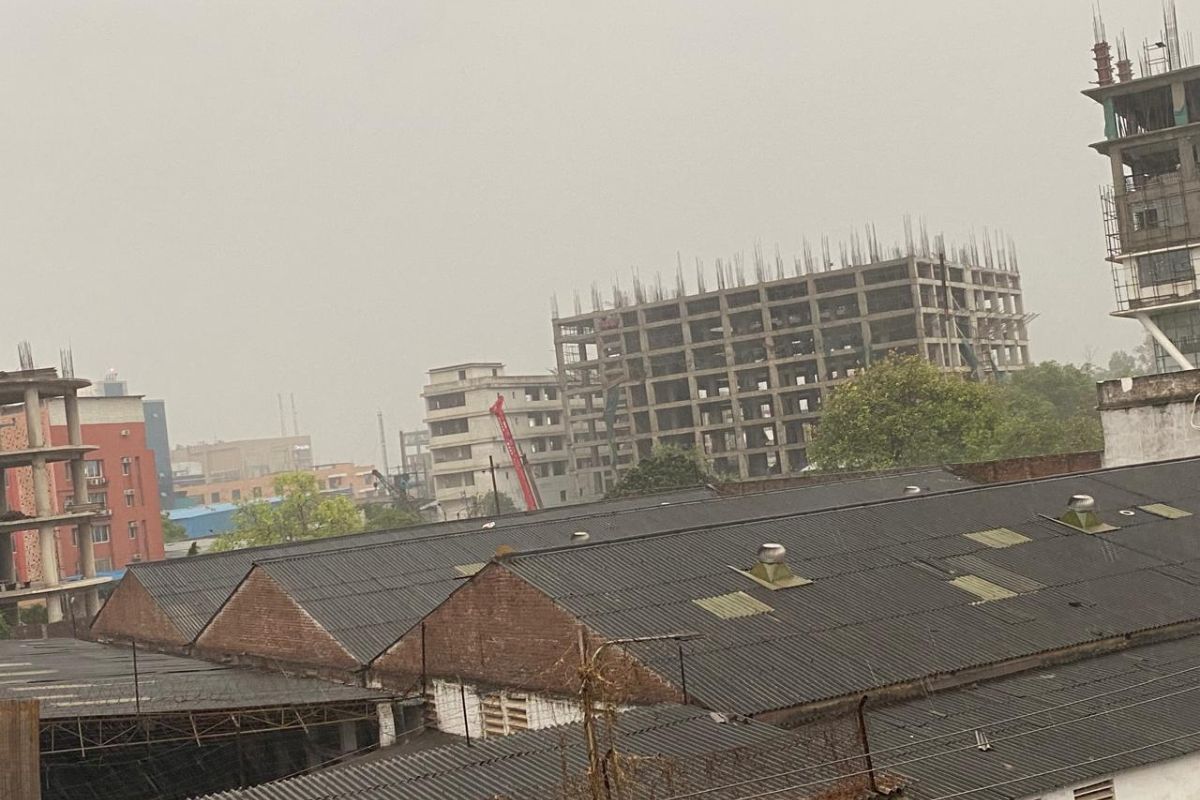 Bihar Rain: पटना समेत 10 जिलों में गरज- चमक के साथ हुई बारिश, अचानक बदला मौसम का मिजाज