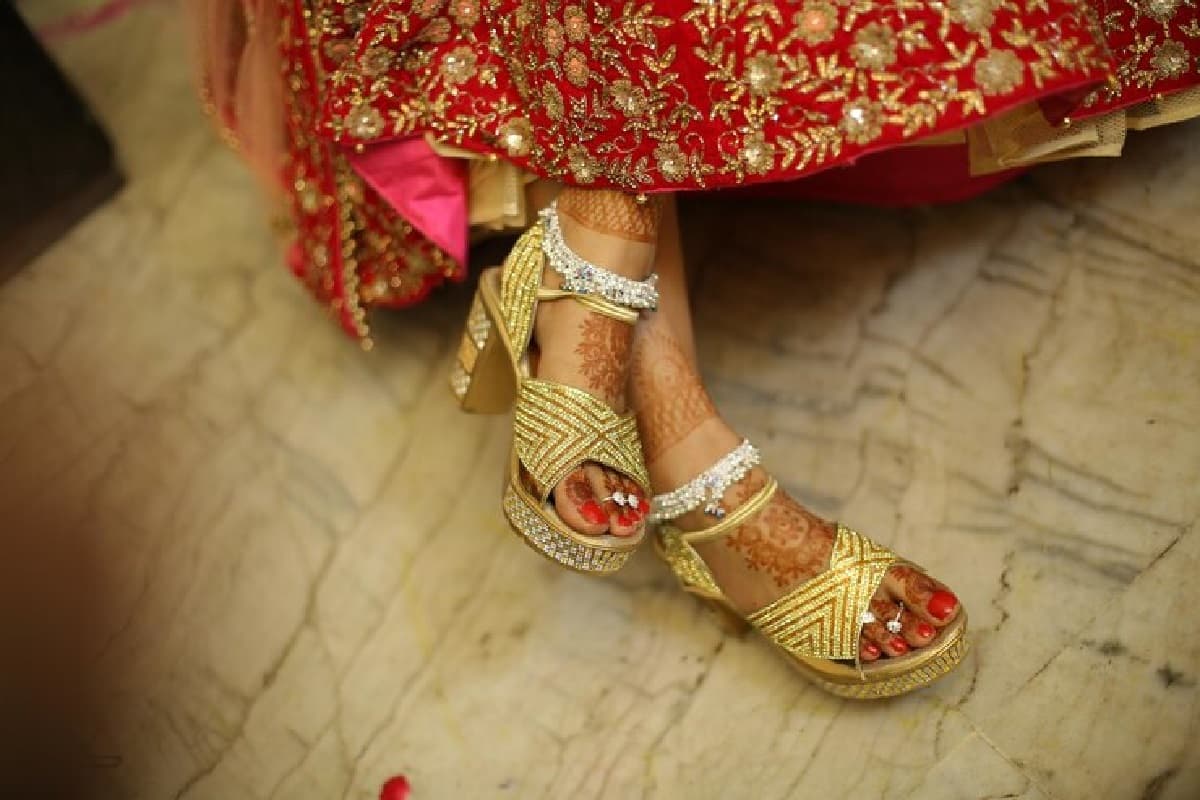 Trendy Bridal Heels: फैशन के साथ कम्फर्ट भी चाहिए? ट्राई करें ये ट्रेंडिंग ब्राइडल फुटवियर