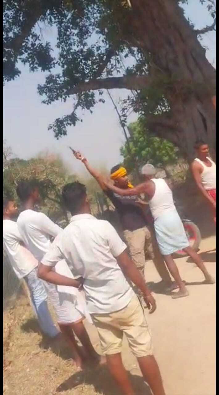 बंधुआकुरावा थाना क्षेत्र में युवक का कट्टा लहराता वीडियो हो रहा वायरल