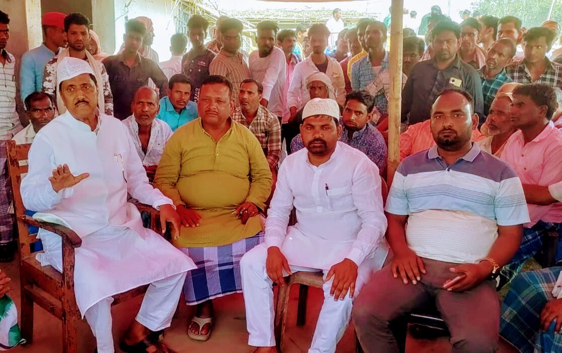 अबू तालिब हत्याकांड में परिजनों से मिले कसबा विधायक