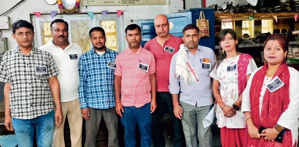 Chhapra News : सोनपुर मंडल में रेल कर्मचारियों ने काला दिवस मनाकर यूपीएस के खिलाफ जताया विरोध