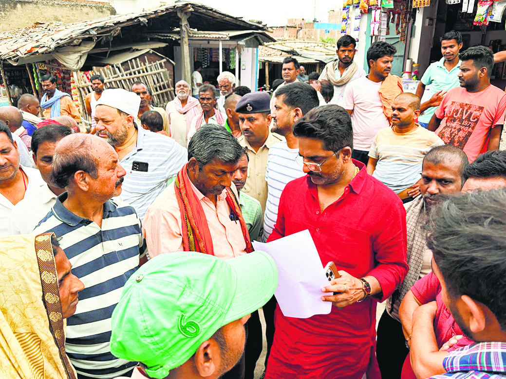 जन-समस्याओं से रू-ब-रू हुए मटिहानी विधायक, समाधान का दिया भरोसा