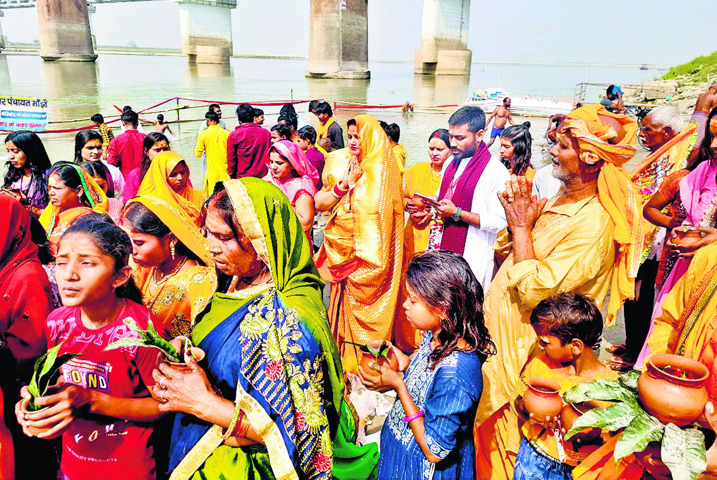 Chhapra News : मांझी में रामकथा के पूर्व श्रद्धालुओं ने निकाली कलशयात्रा