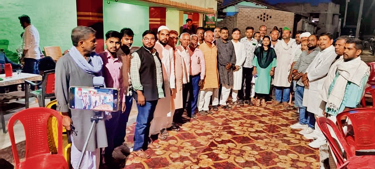 ईद मिलन समारोह में सौहार्द और भाईचारे का संदेश, विभिन्न दलों के नेताओं ने दी शुभकामनाएं