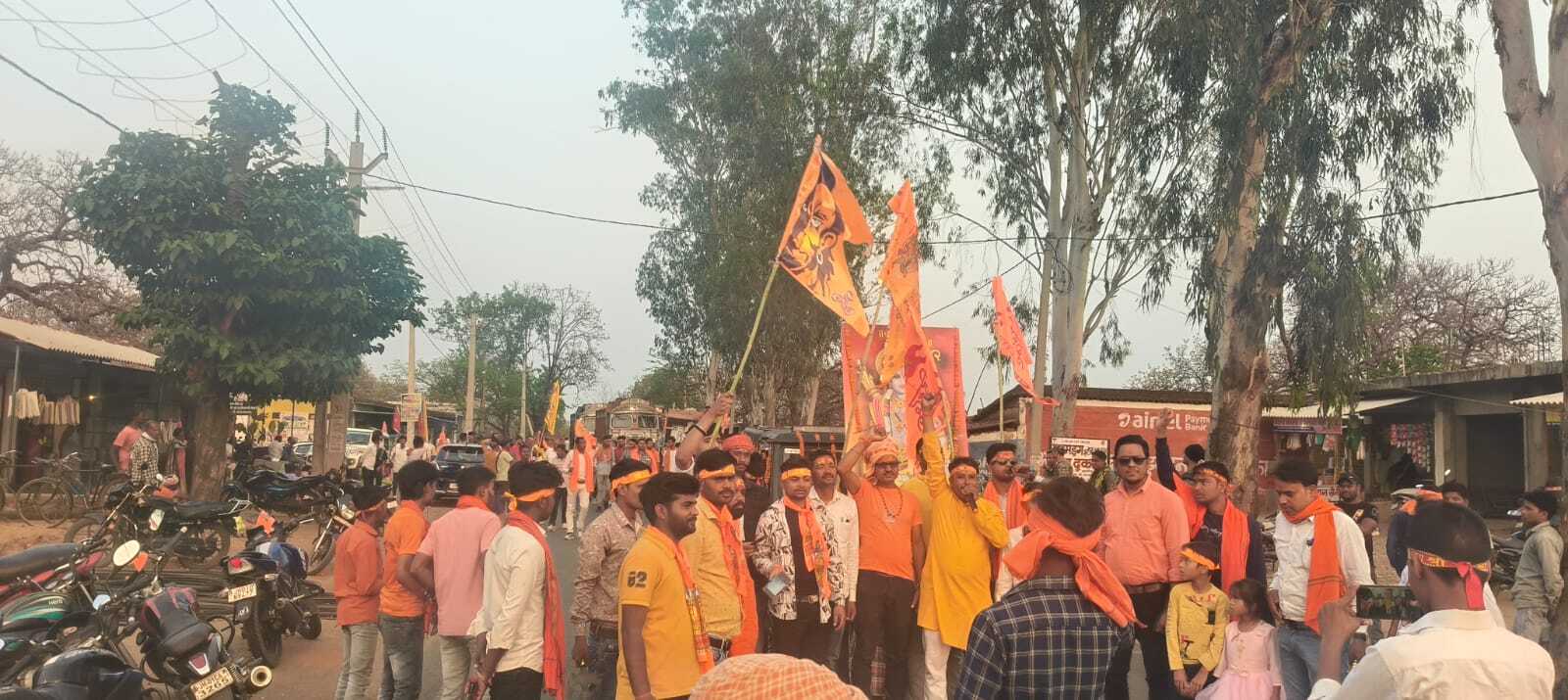 रामनवमी की पूर्व संध्या पर निकली शोभायात्रा