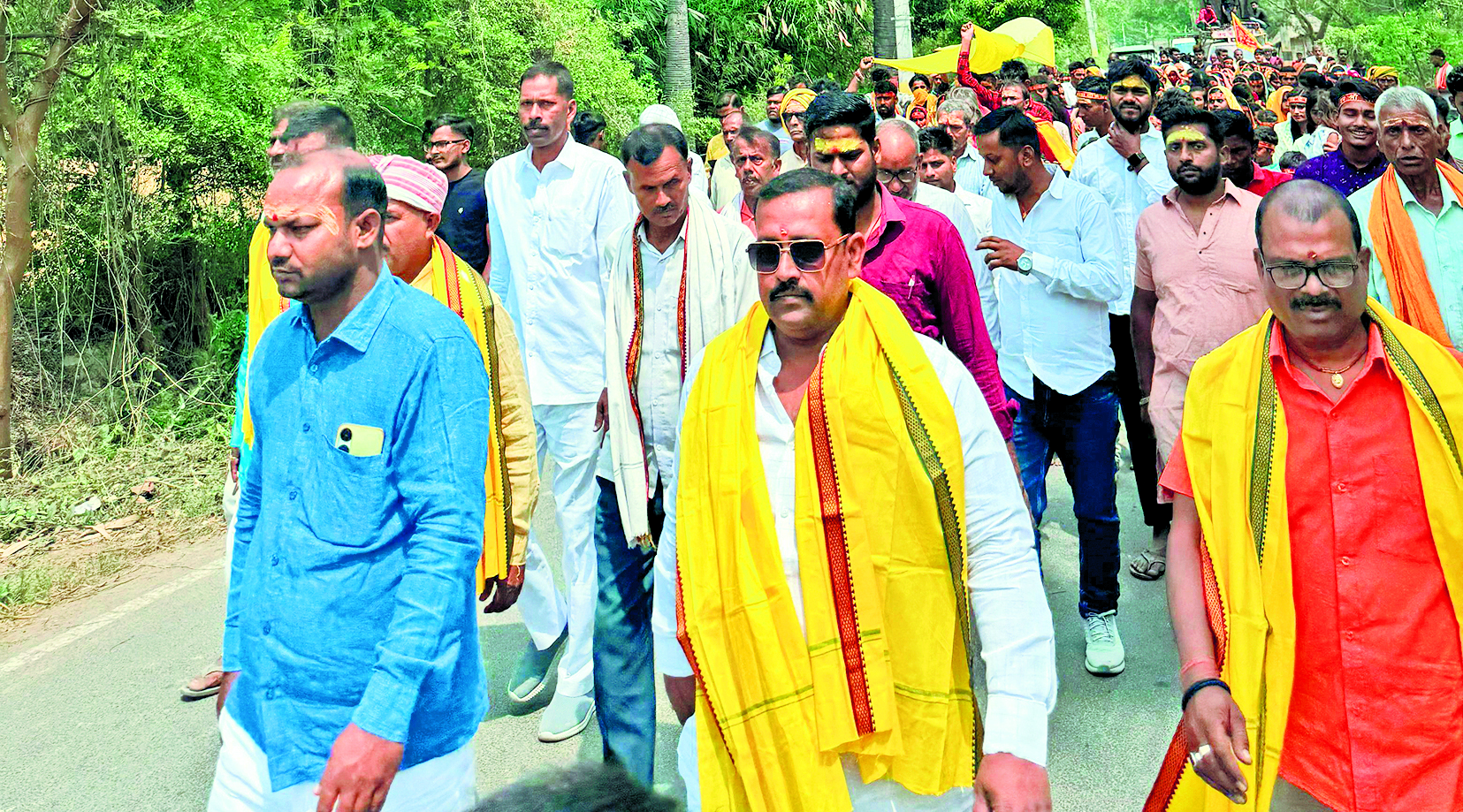 Chhapra News : पहाड़पुर में अखंड अष्टयाम के लिए निकाली गयी जलभरी यात्रा