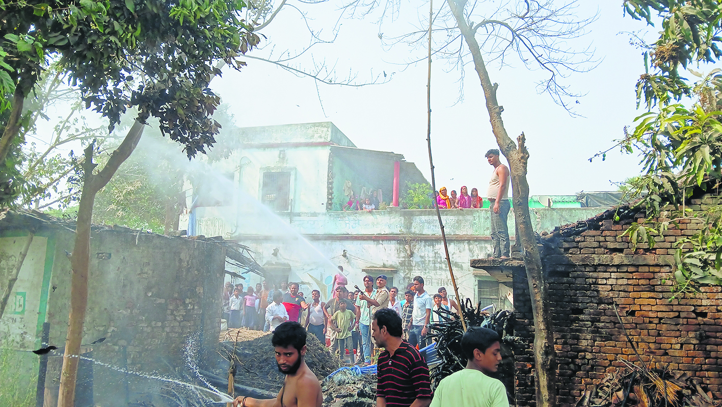 अगलगी में हजारों मूल्य की संपत्ति जलकर हुई राख, घटना बरियारपुर पश्चिमी पंचायत के वार्ड दस की
