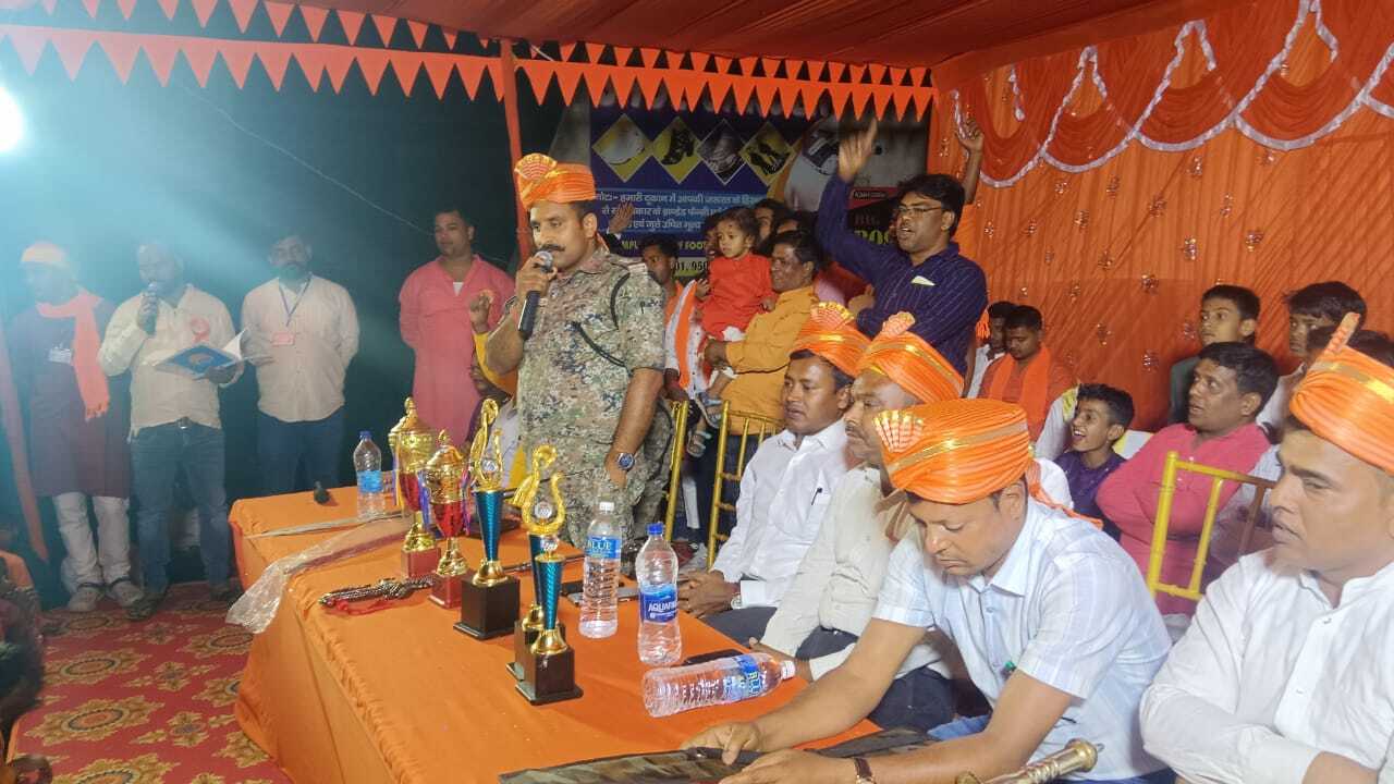 बारियातू में बेहतर झांकी को किया गया पुरस्कृत