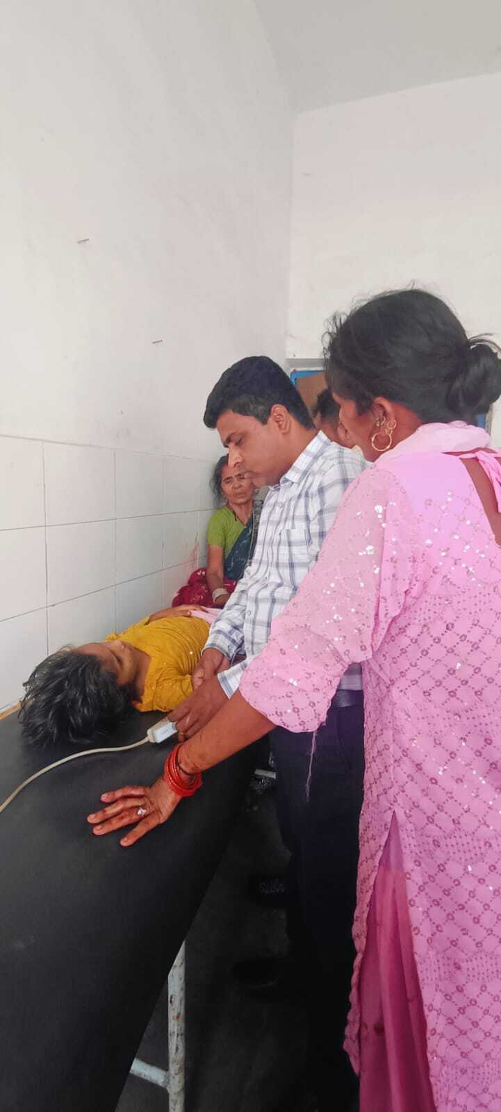 Giridih News: पिकअप ने आठ साल की बच्ची को कुचला, धनबाद रेफर