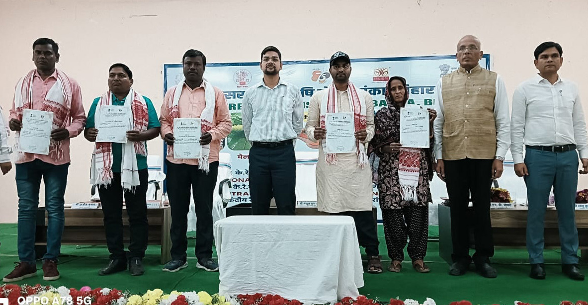 रोजगार सृजन व आय में तसर रेशम उद्योग की भूमिका महत्वपूर्ण : डीएम