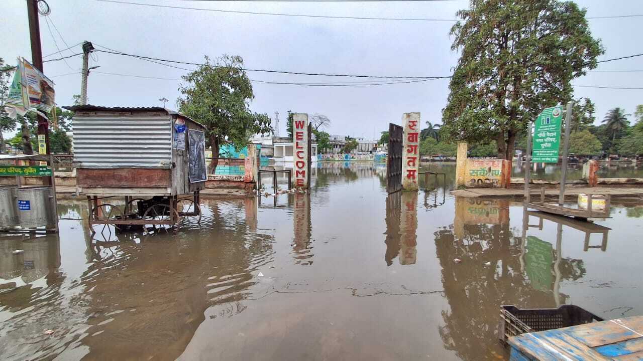 बेमौसम बारिश : गर्मी से राहत, फसलों को भारी क्षति