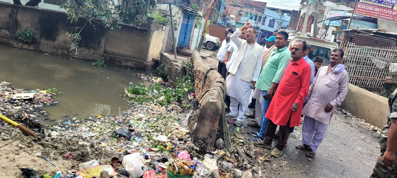 Madhubani News : कैनालों की सफाई नहीं होने से शहर में जलजमाव : विधायक