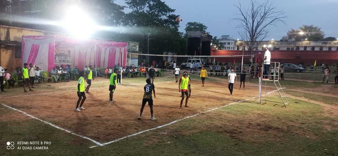 डे बोर्डिंग सेंटर और मनिका कस्तूरबा वॉलीबॉल के फाइनल में