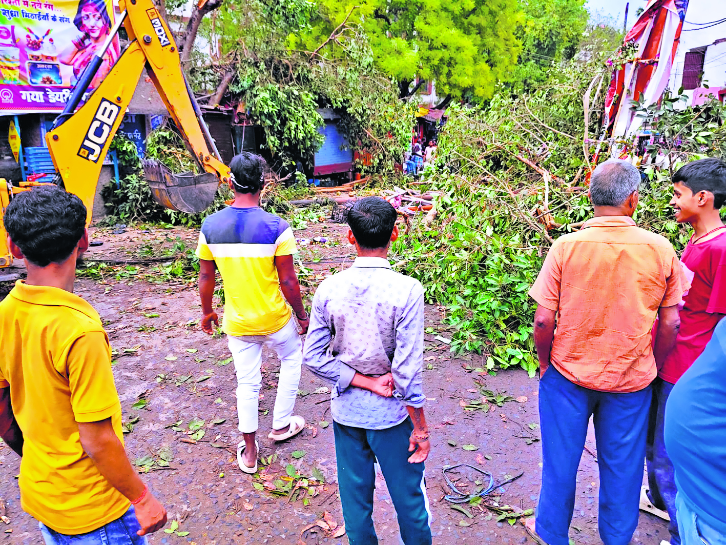 Jehanabad : आंधी-पानी से आठ घंटे गुल रही शहर की बिजली