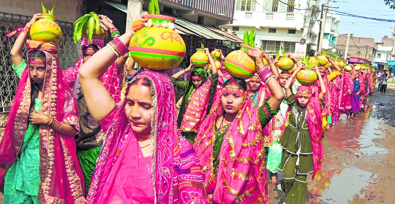 hajipur news. अष्टयाम यज्ञ को लेकर श्रद्धालुओं ने निकाली भव्य शोभायात्रा