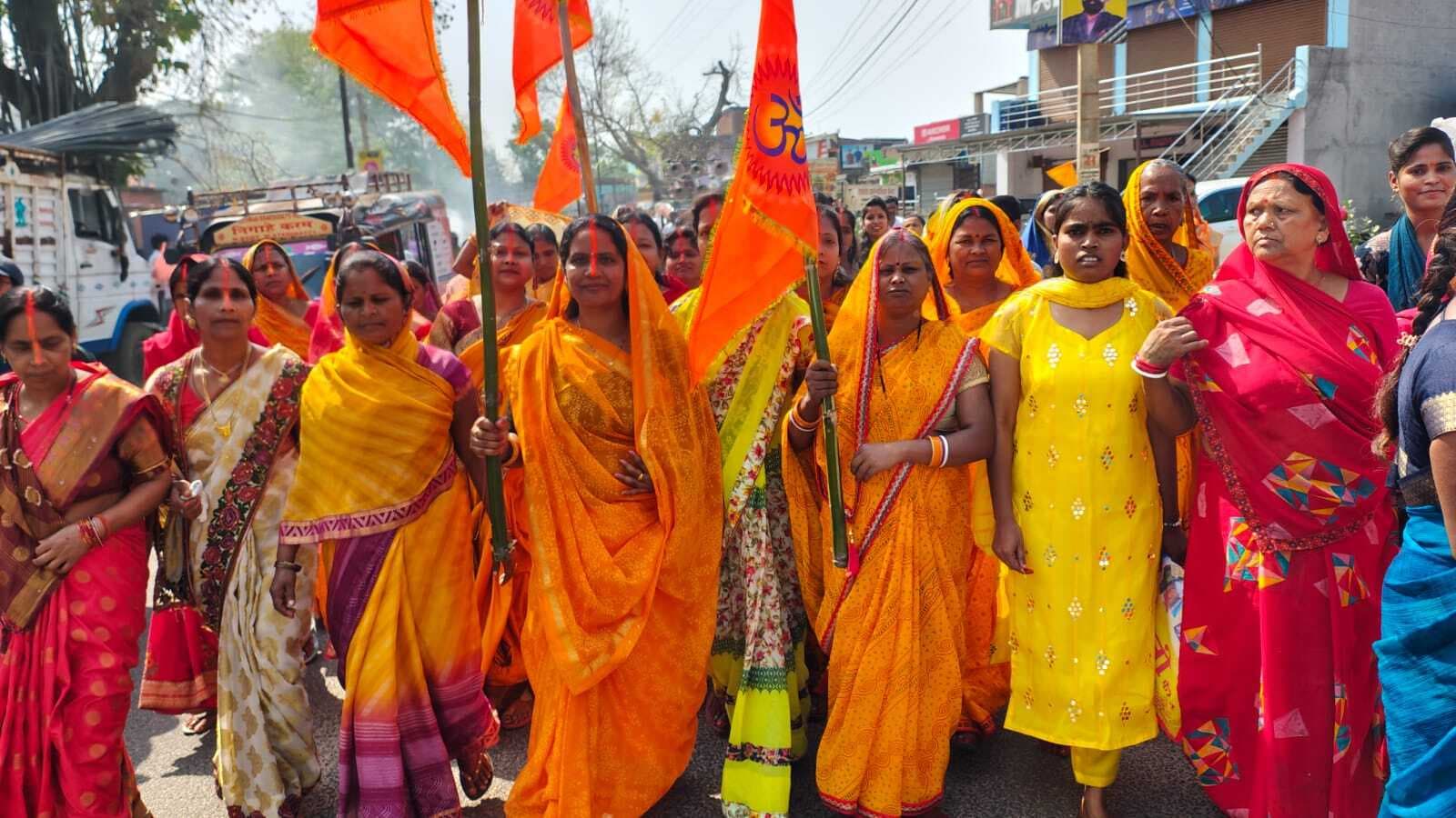 प्राण-प्रतिष्ठा महायज्ञ को लेकर ध्वजारोहण