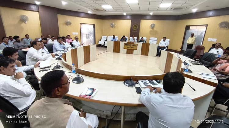 एनटीपीसी कोल खनन परियोजना के विस्थापितों की समस्याओं को लेकर बैठक