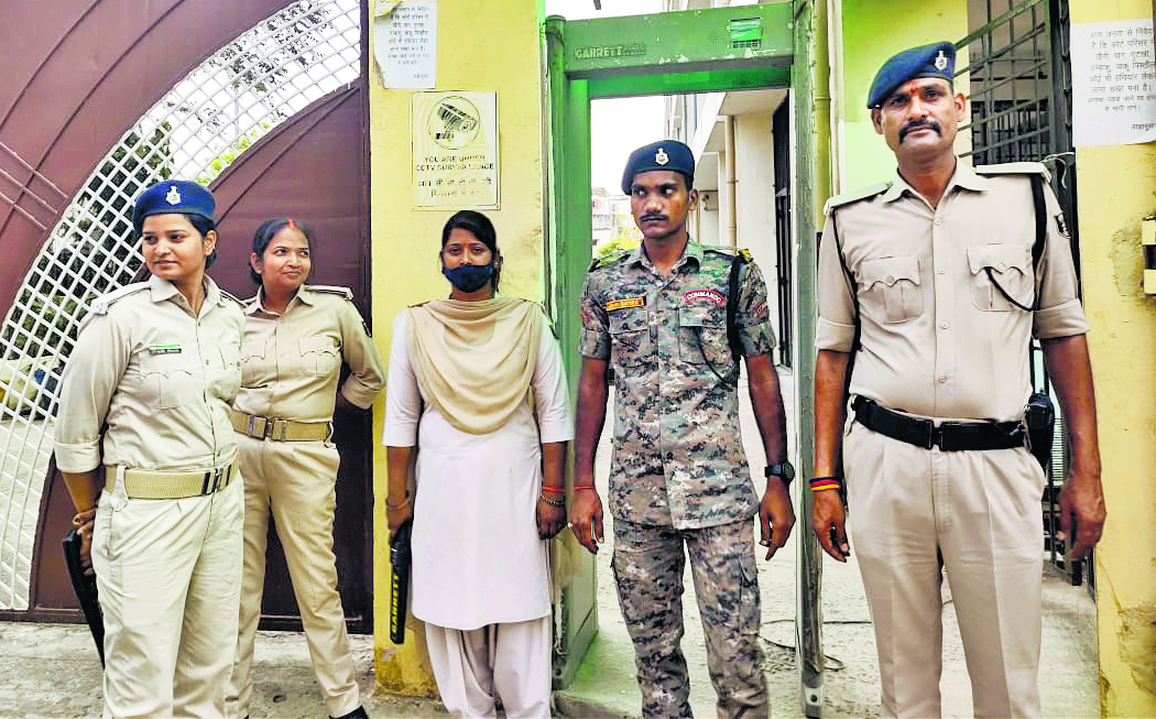 Gopalganj News : अटल पांडेय हत्याकांड में श्रीराम भगत ने कोर्ट में किया सरेंडर, जमानत अर्जी खारिज