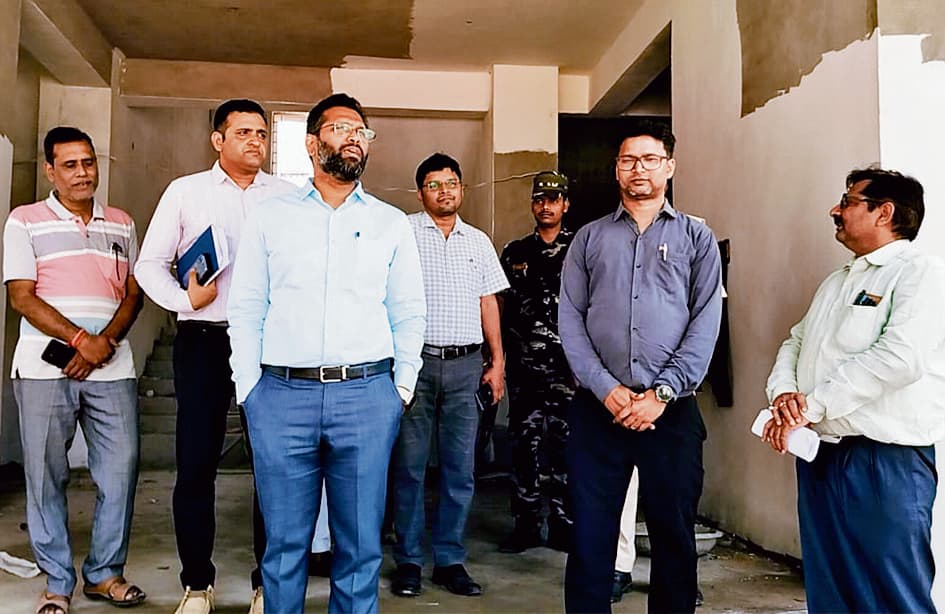 Gopalganj News : केंद्रीय पुस्तकालय में डीएम ने कंप्यूटर कक्ष का किया उद्घाटन