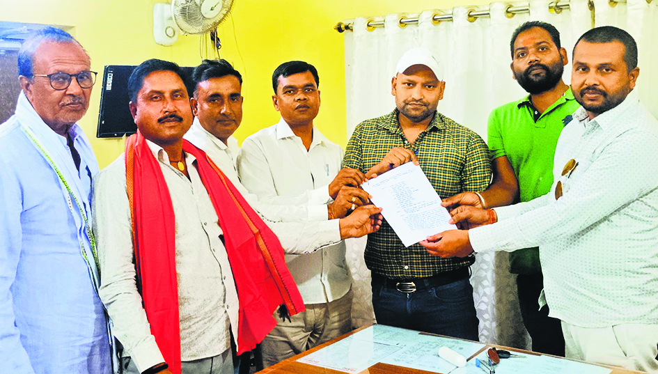Saran News : 24 अप्रैल को काली पट्टी बांधकर पंचायत प्रतिनिधि करेंगे समानांतर सभा