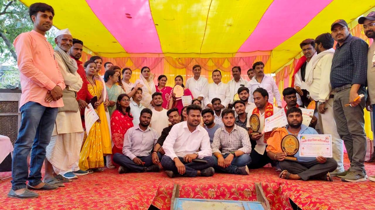 समारोह का आयोजन कर रक्तवीरों को किया गया सम्मानित
