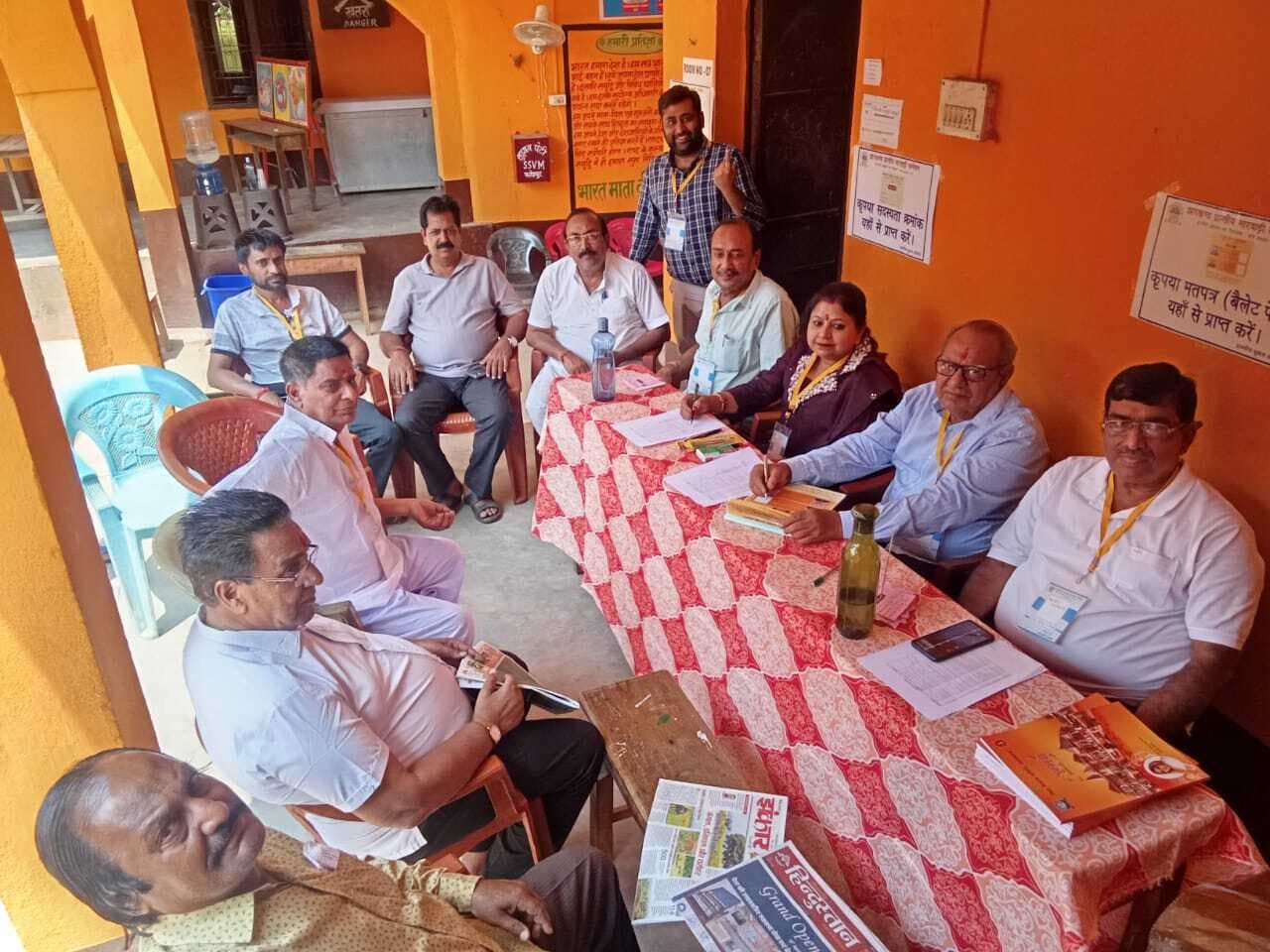 जामताड़ा में 31 सदस्यों में 21 लोगों ने डाले वोट जामताड़ा में 31 सदस्यों में 21 लोगों ने डाले वोट