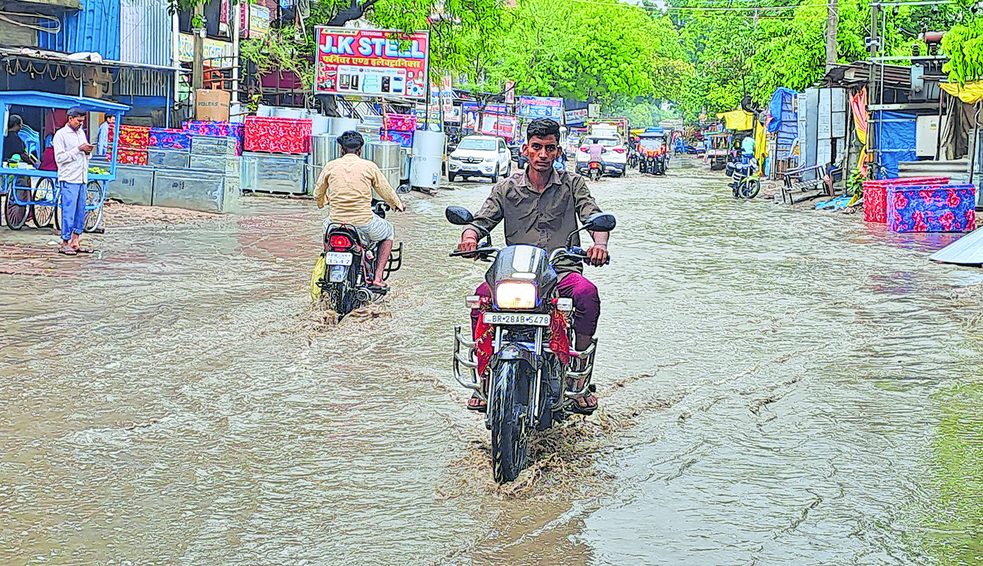 Gopalganj News : भोरे में ओलों और तेज हवा ने मचायी तबाही, करीब डेढ़ घंटे हुई बारिश से जनजीवन हुआ अस्त-व्यस्त