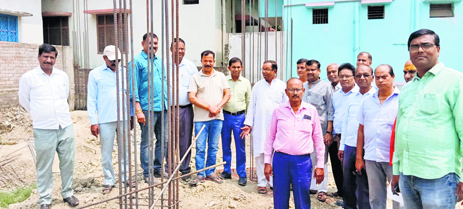 hajipur news. निर्माणाधीन सरदार पटेल छात्रावास का विधायक ने किया निरीक्षण