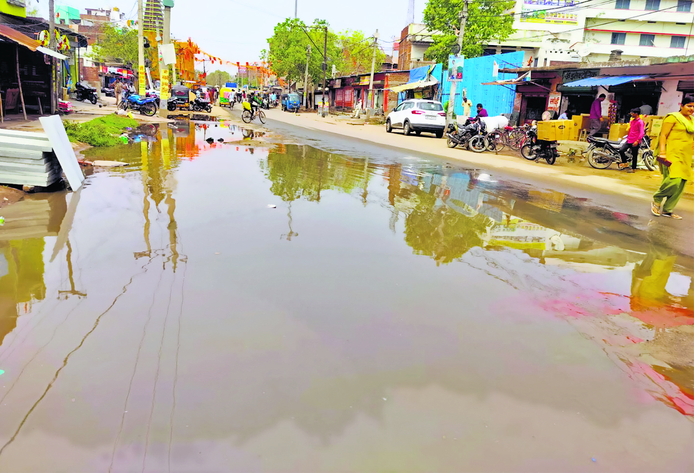 Jehanabad : बारिश के बाद शहर की कई प्रमुख सड़कें कीचड़ से पटी