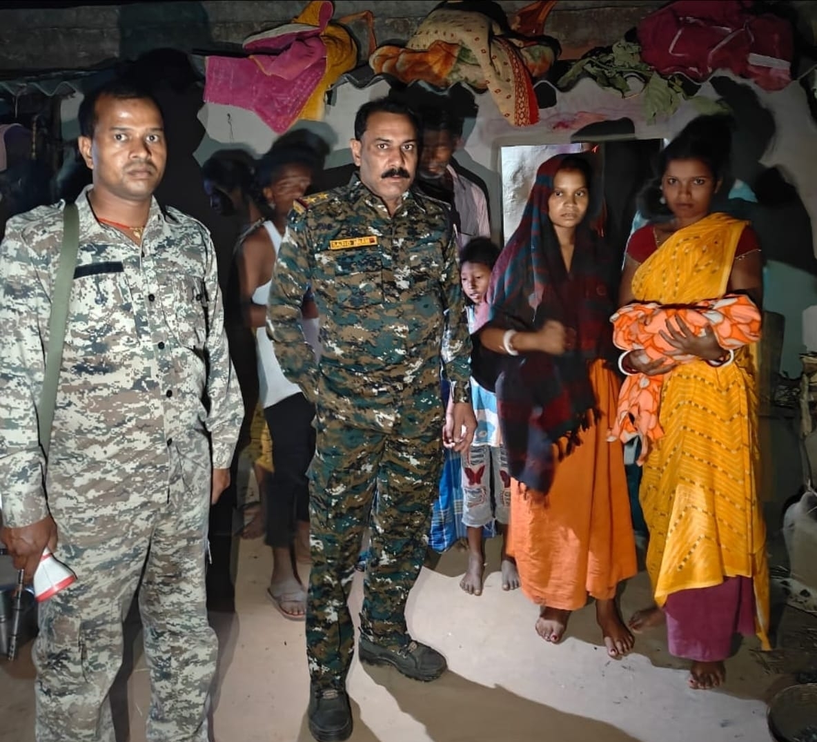 Giridih News: समय पर नहीं पहुंची 108 एंबुलेंस, अहिल्यापुर पुलिस ने प्रसूता व बीमार नवजात को पहुंचाया अस्पताल