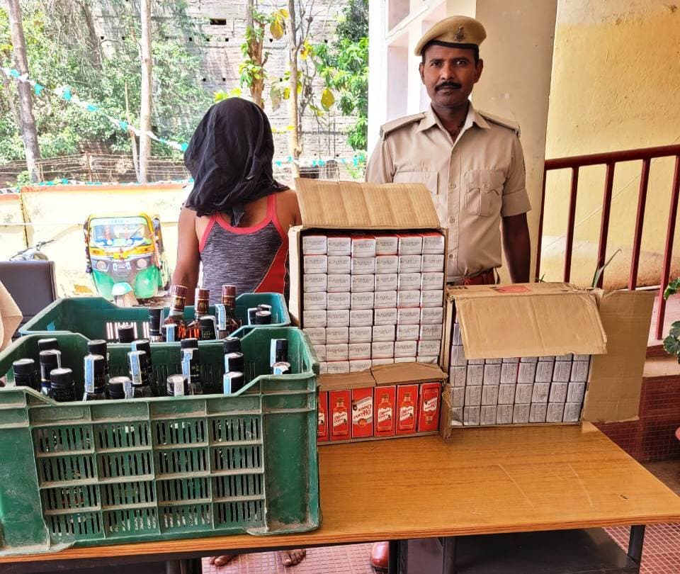 घर से संचालित कर रहा था शराब कारोबार, पुलिस ने 44 लीटर विदेशी शराब किया बरामद