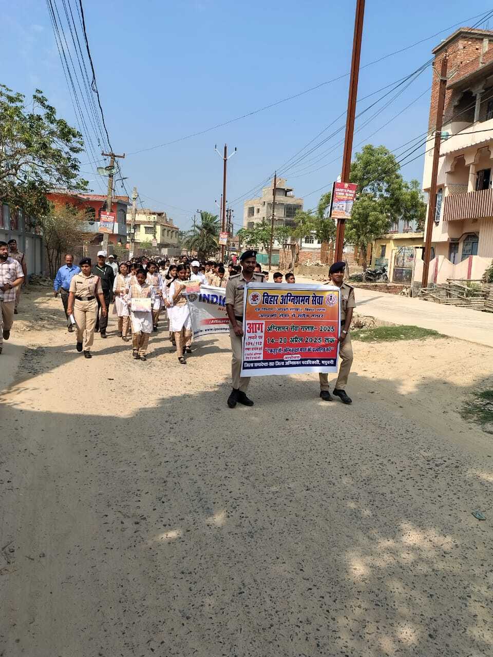 Madhubani News : आग से सुरक्षा के लिए निकाली जागरूकता रैली