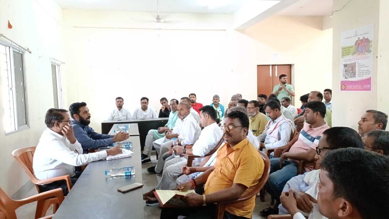 Madhubani News : पीएम के प्रस्तावित कार्यक्रम सफल बनाने के लिए किया विचार – विमर्श