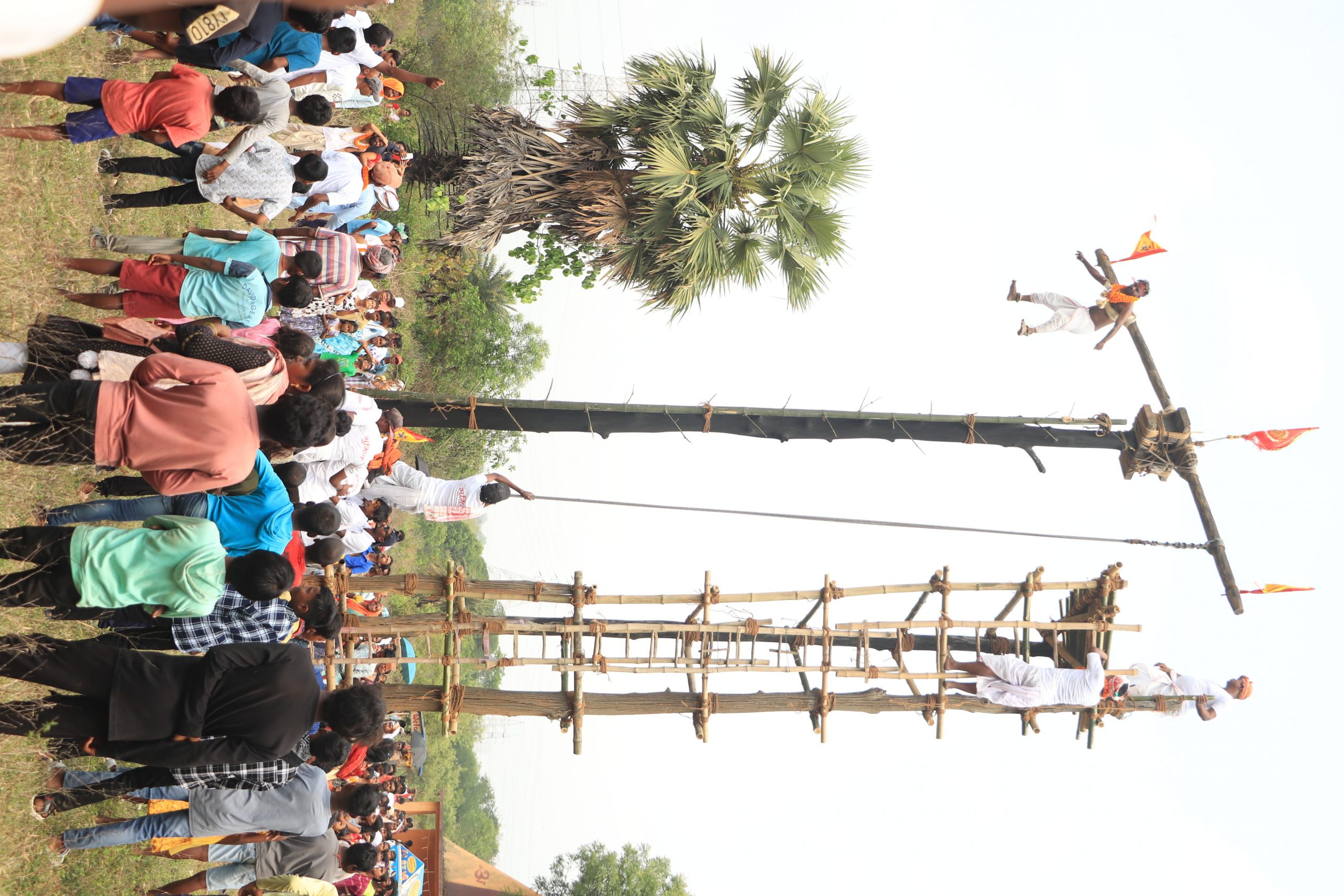 East Singhbhum News : 60 फीट ऊंचे गदाडांग पर चढ़कर दिखाया करतब