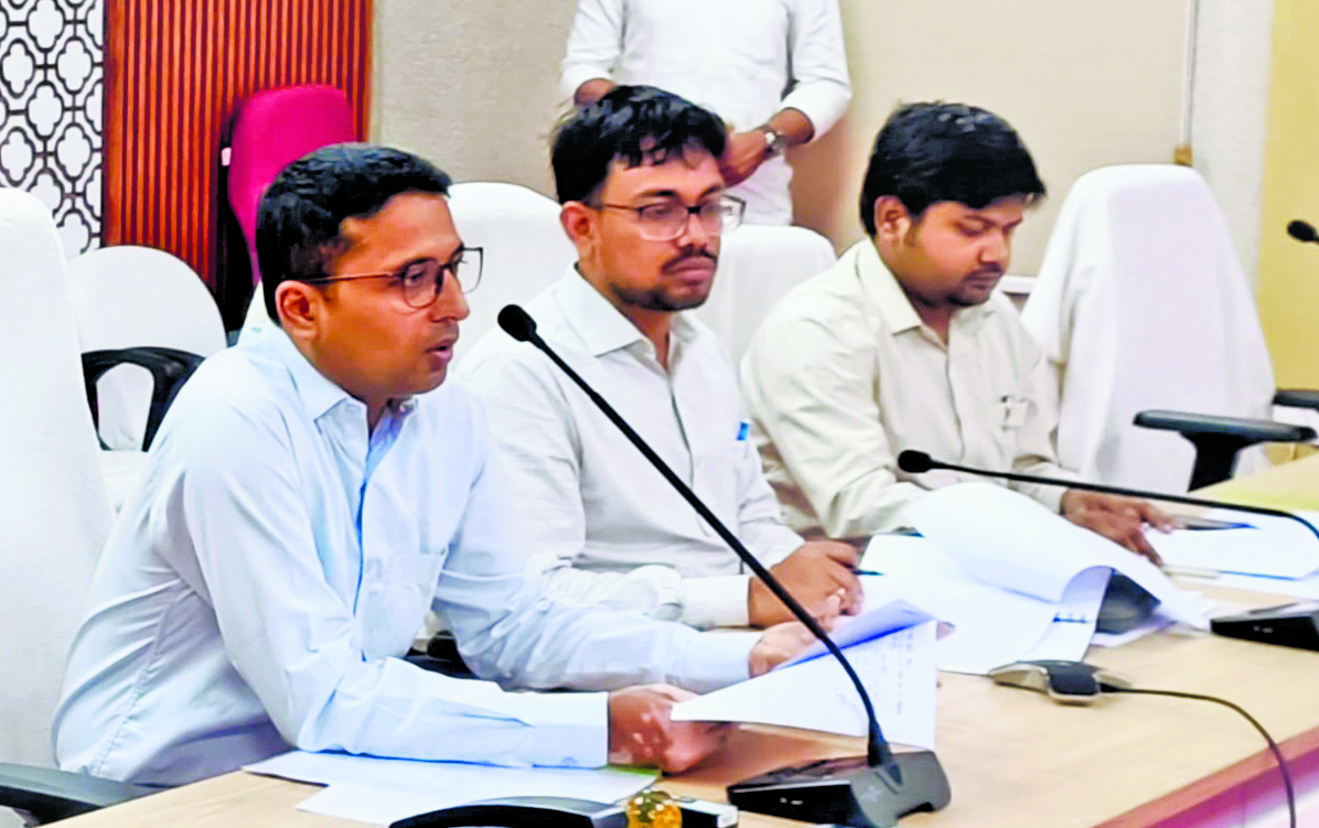 Saran News : गर्मी, लू और अगलगी से बचाव को लेकर जिला प्रशासन सतर्क, डीएम अमन समीर ने दी जरूरी जानकारी