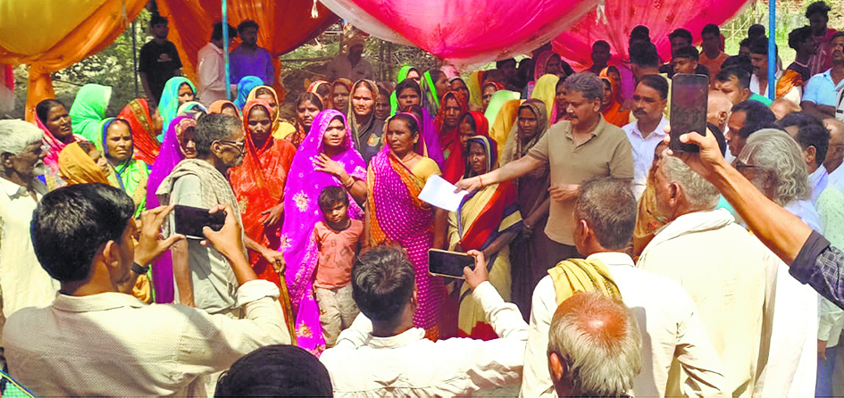 Gopalganj News : भोरे में लोगों की समस्याओं को सुनकर शिक्षा मंत्री ने अधिकारियों को दिया कार्रवाई का आदेश