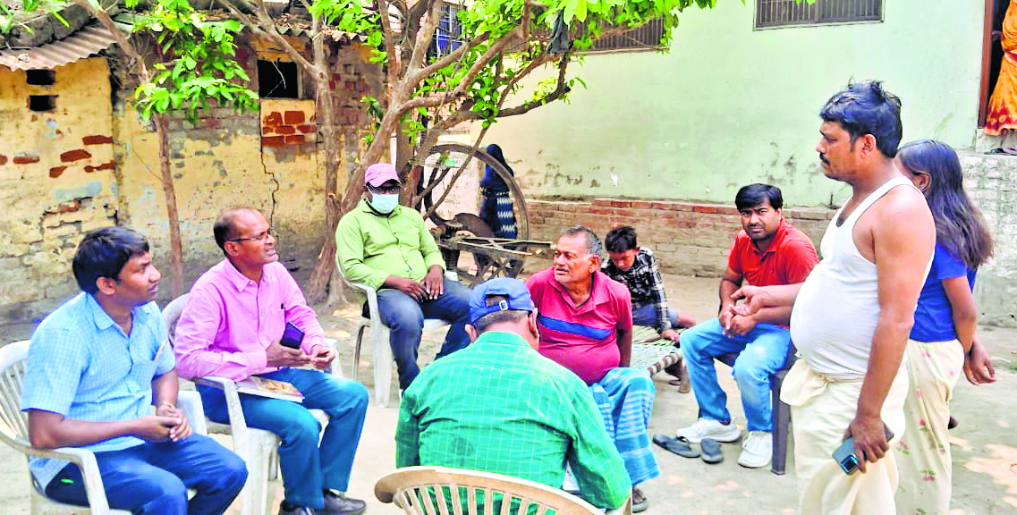 Gopalganj News : हजियापुर महादलित बस्ती में युवक की मौत के बाद पहुंची मेडिकल टीम, बच्चों का लिया ब्लड सैंपल