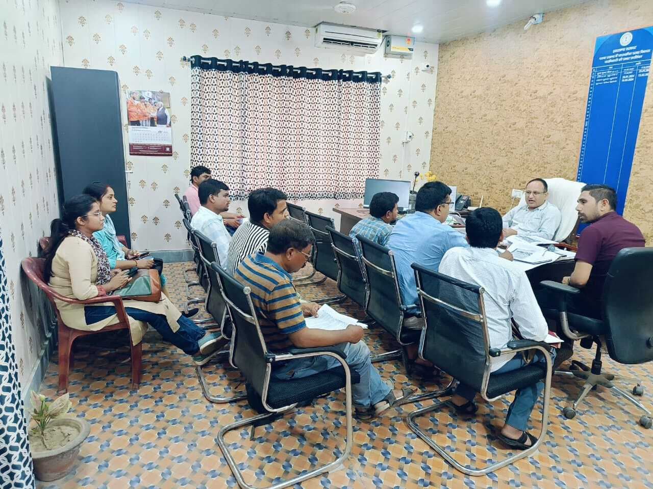 लंबित विभिन्न आवास कार्यों को शीघ्र पूरा करने का निर्देश
