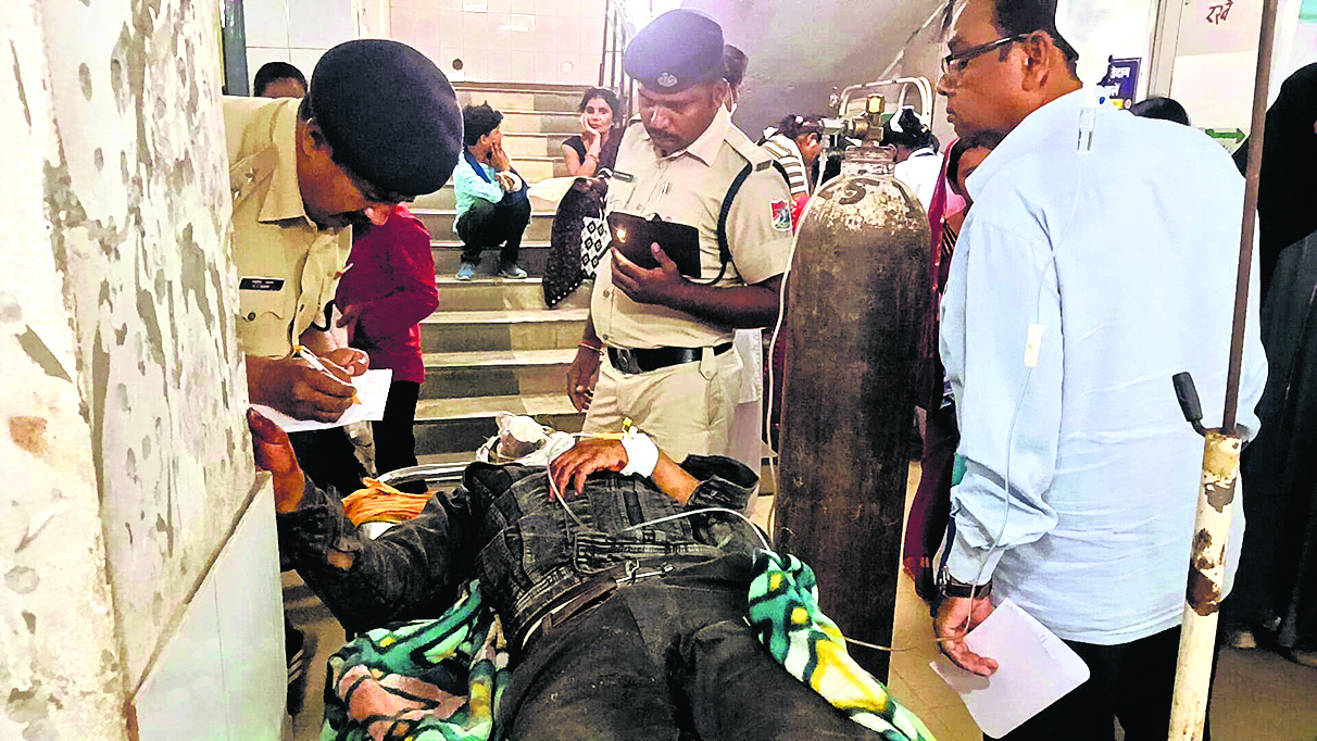 Hajipur News : ट्रेन की चपेट में आने से युवक घायल, सदर अस्पताल में भर्ती