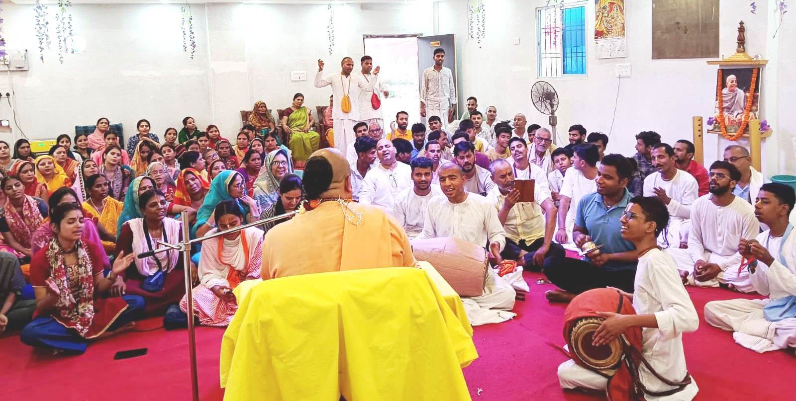 चरित्र ही व्यक्ति की असली पूंजी : रामभद्र