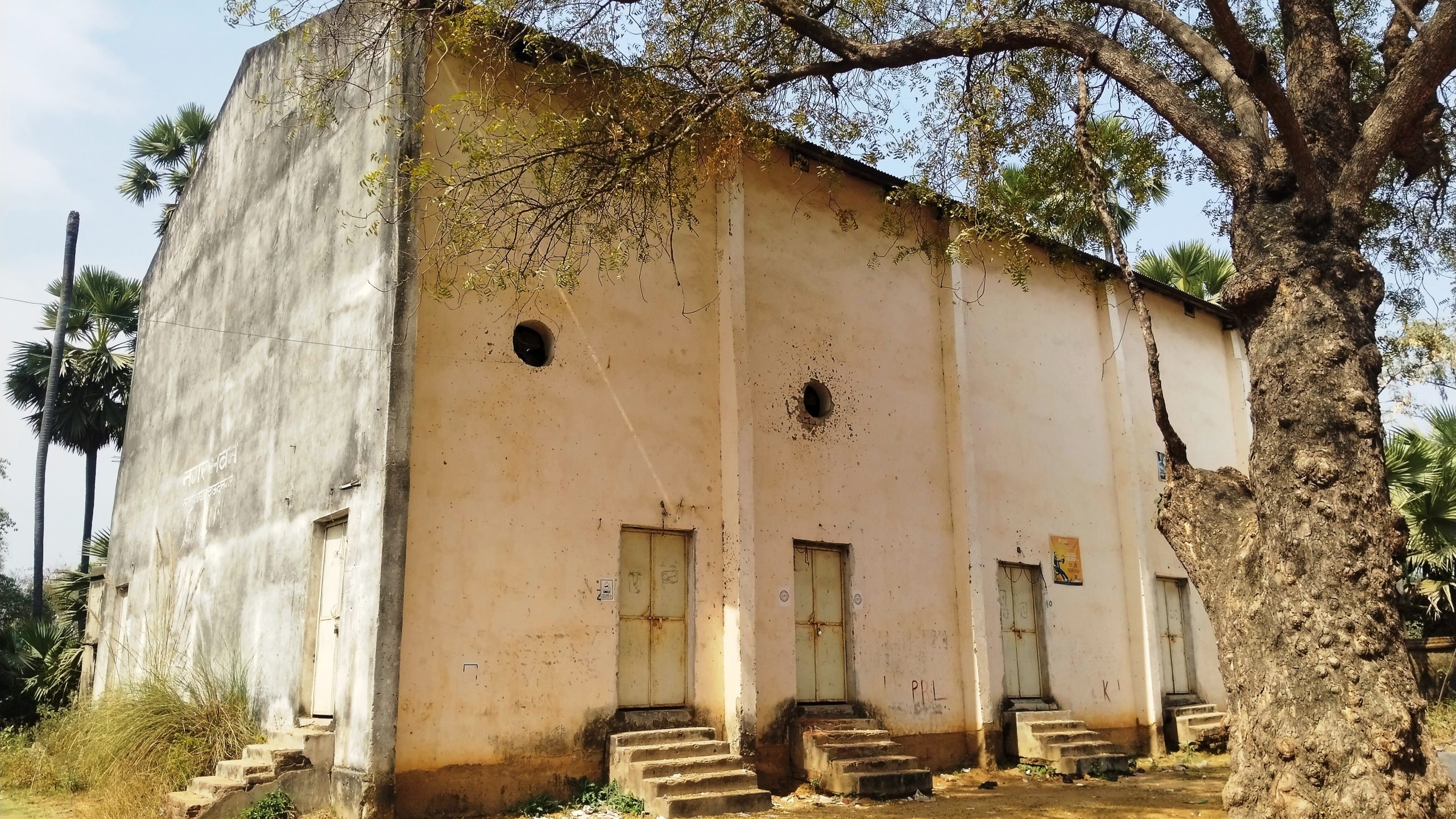 टाउन हॉल की मरम्मत नये सिरे से करायी जाये