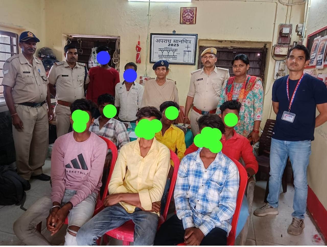 डेहरी में छह नाबालिग बच्चों के साथ दो बाल तस्कर गिरफ्तार