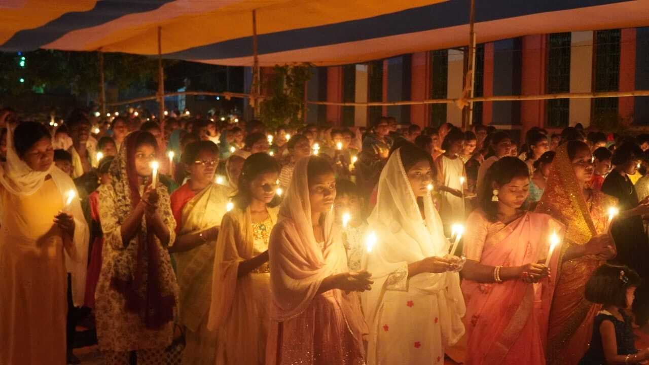क्रूस पर चढ़ने के तीसरे दिन जीवित हो उठे थे प्रभु यीशु : फादर