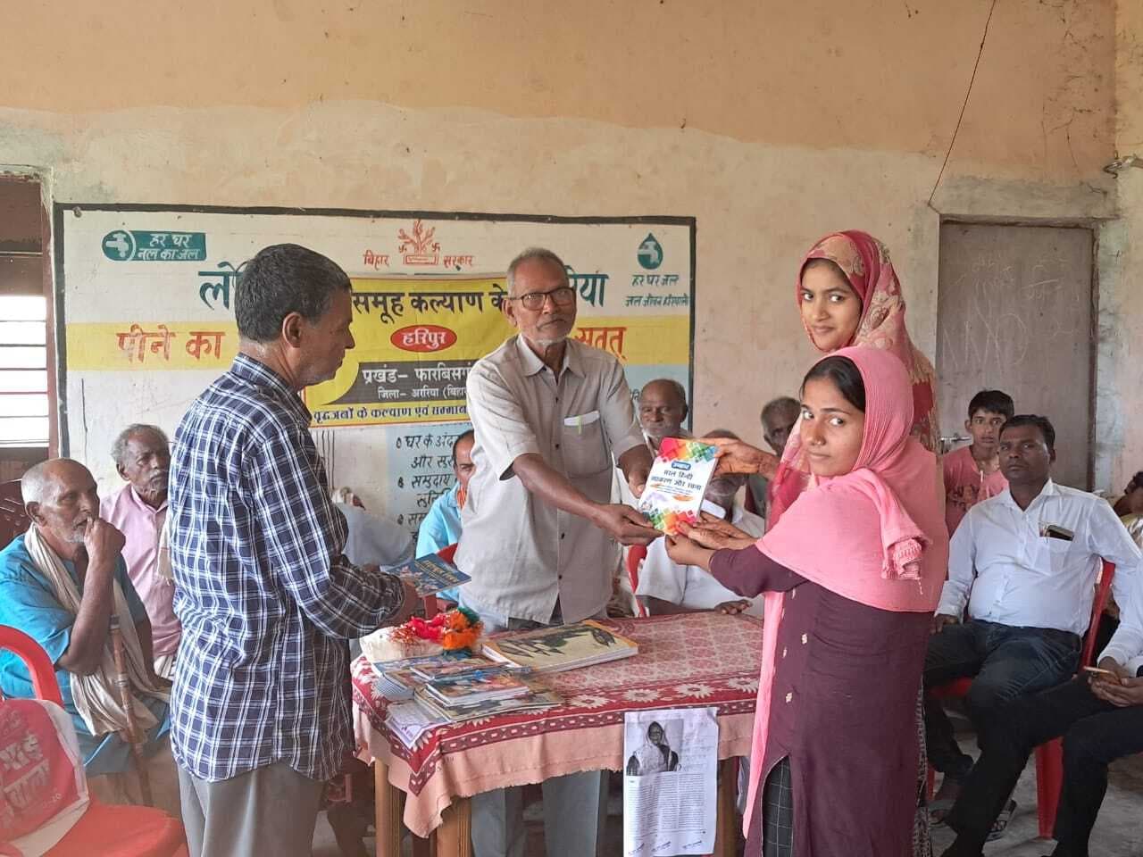 हितैषी सामाजिक सांस्कृतिक मंच ने छात्र-छात्राओं को किया पुरस्कृत