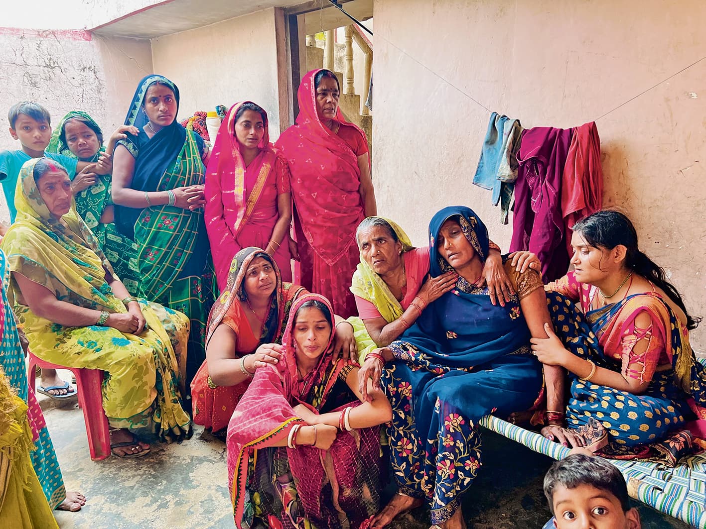 Gopalganj News : झरही नदी में ट्रैक्टर-ट्रॉली पलटी, टेंट संचालक समेत दो लोगों की गयी जान