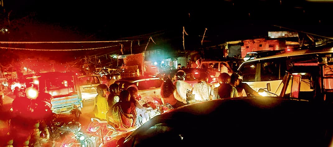 Ranchi News : बैंड बाजा, बारात के कारण रोड जाम