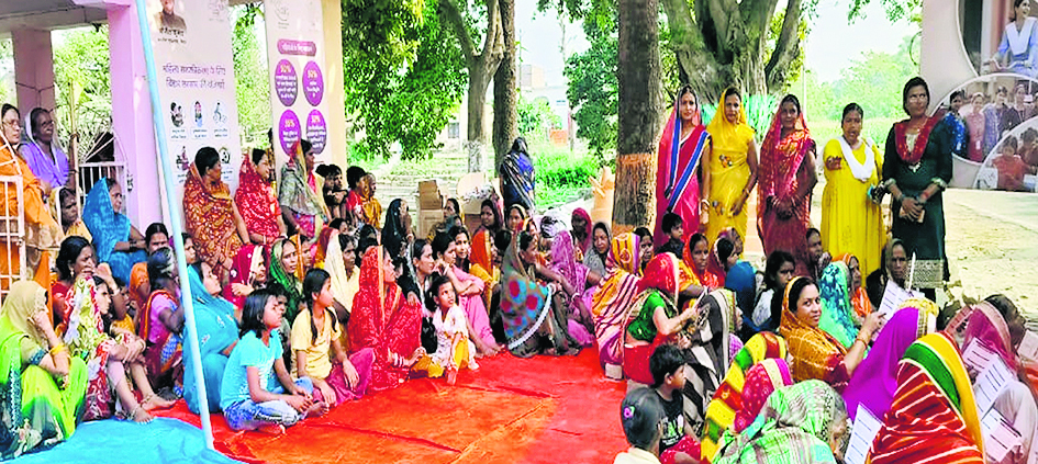 Gopalganj News : महिला संवाद में गांव की दर्जनों महिलाएं हुईं शामिल, रखीं अपनी बातें, सरफरा पंचायत भवन में हुआ महिला संवाद