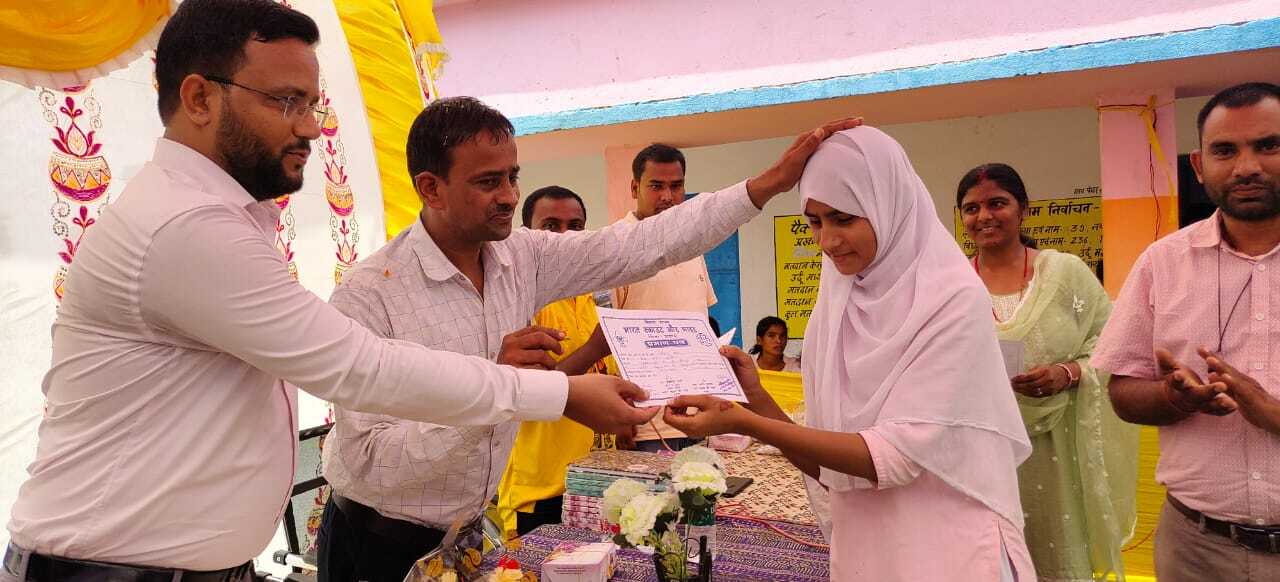Nawada News : स्काउट एंड गाइड्स को सिखाया गया अनुशासन का पाठ